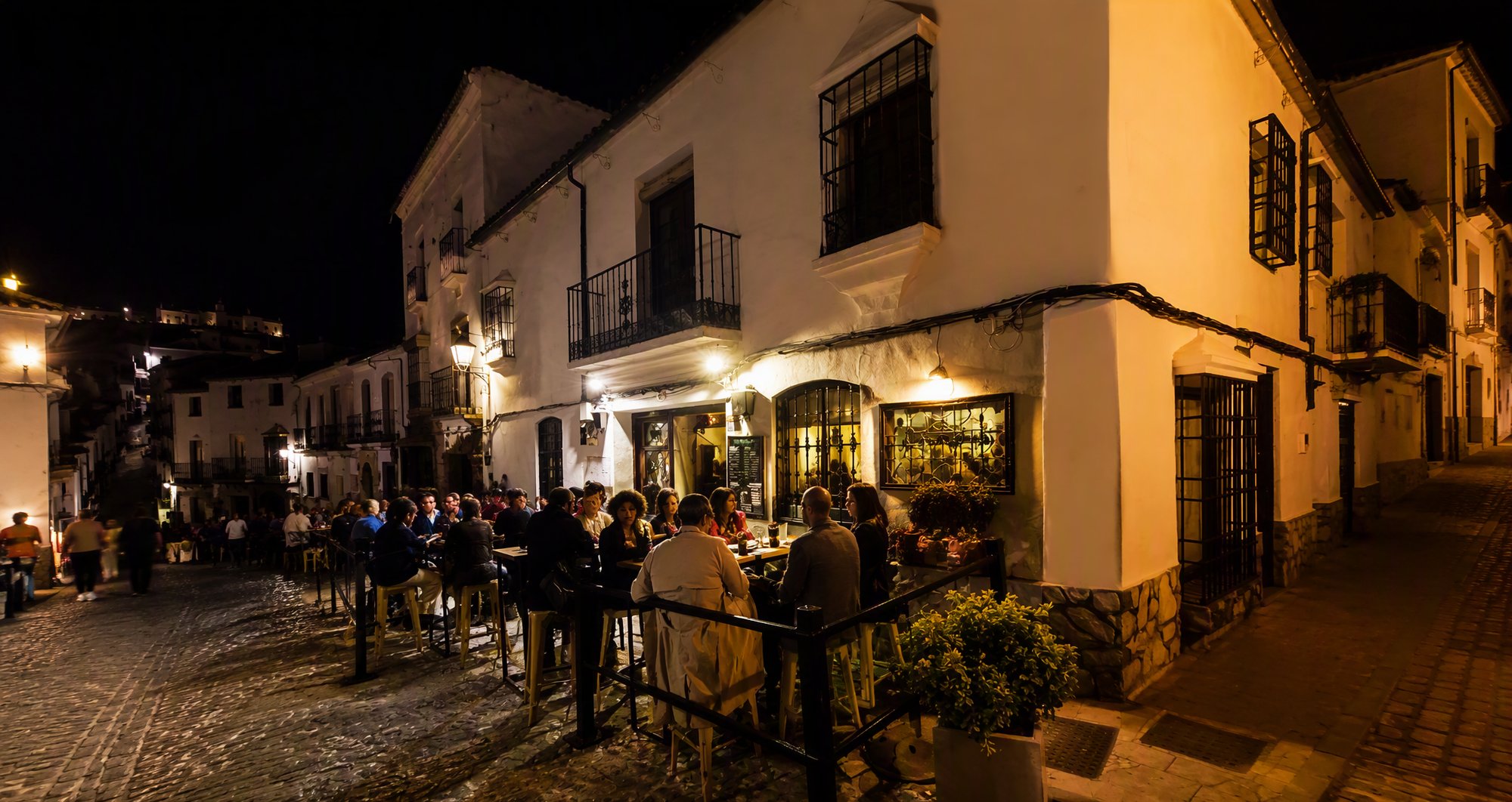 The night terrace by the Puente Viejo